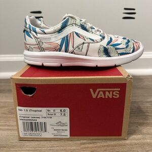 Women’s Vans Tropical Leaf Print Sneakers, size 7.5